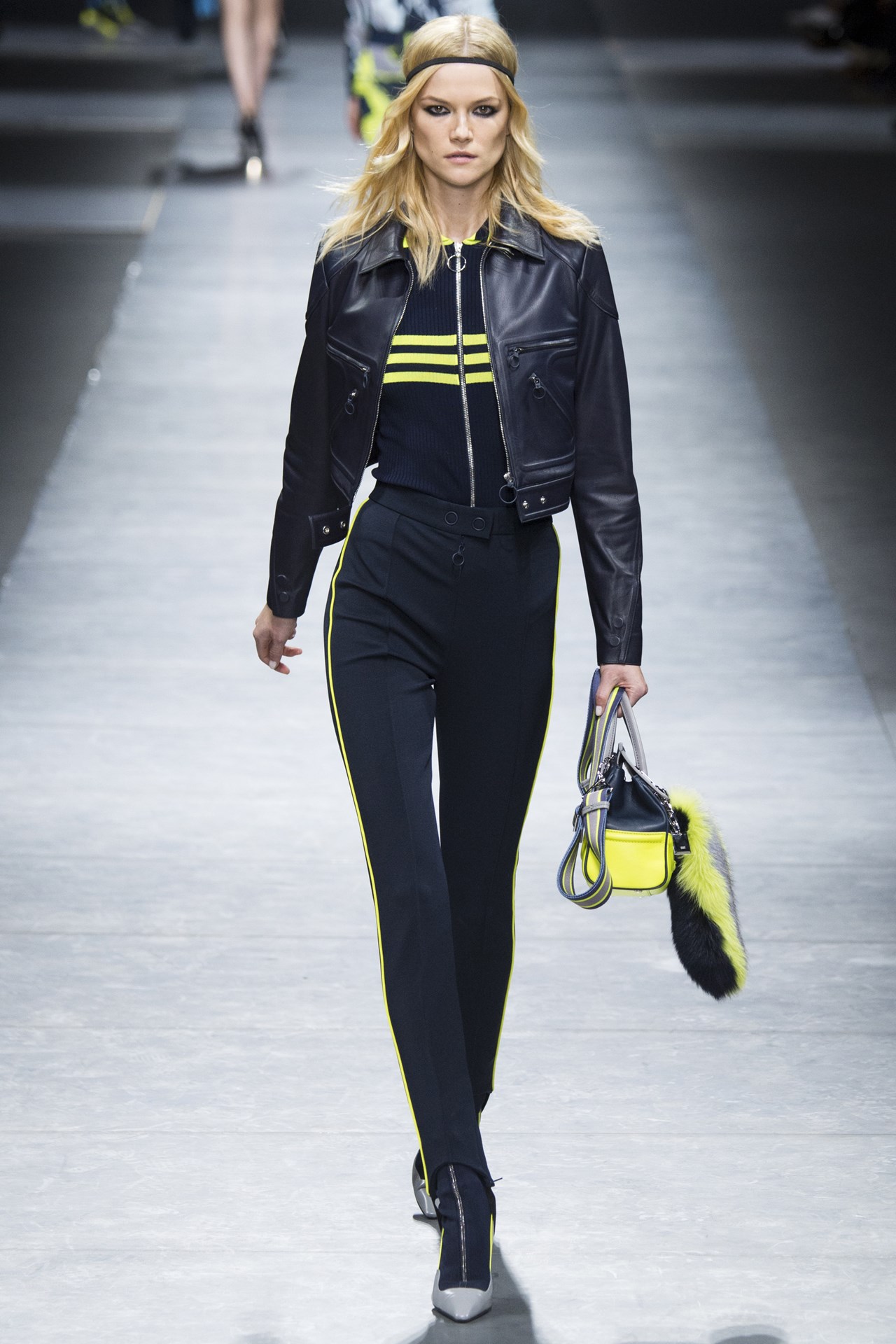 modnaya-kozhanaya-kurtka2019-02-11