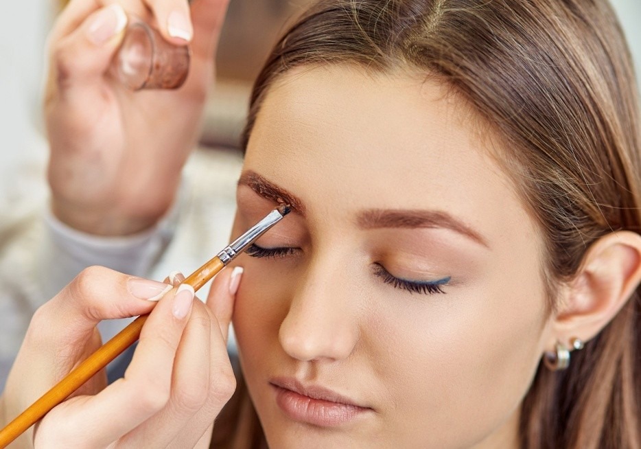 Окрашивание бровей хной Henna окрашивание бровей