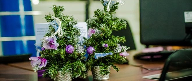 Декор офиса к новому году своими руками: оригинальные и стильные идеи Украшение офиса своими руками