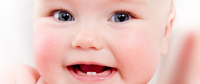 Во сколько режутся зубы у грудничков Когда режутся зубы