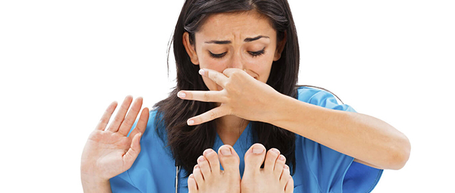 Что делать при потливости ног Потливость и неприятный запах ног