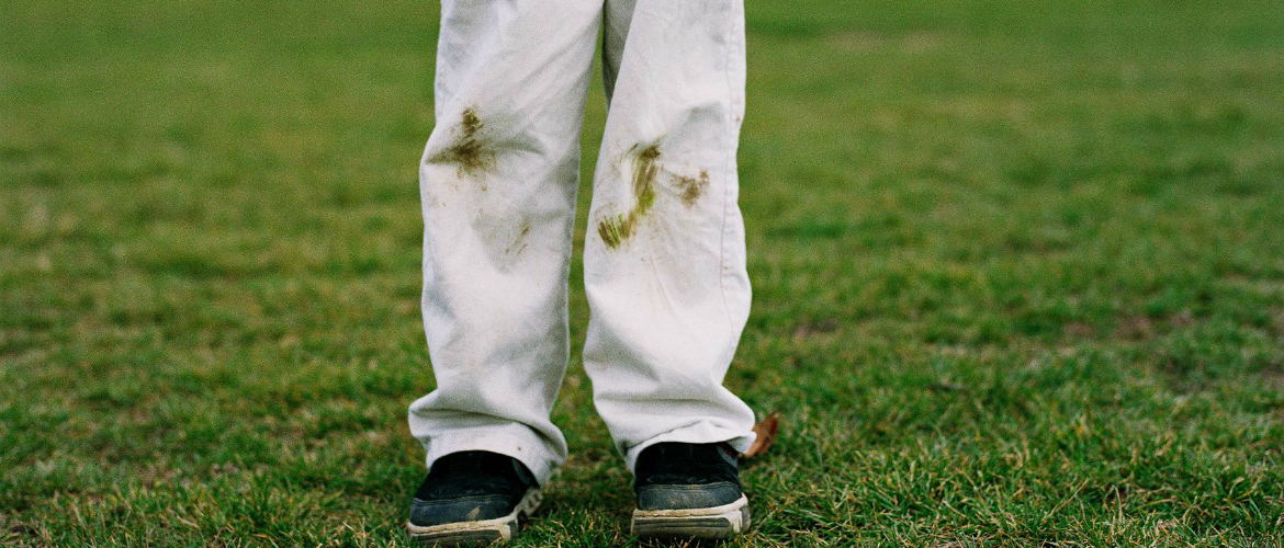 Выводим пятна от травы на джинсах: лучшие способы в домашних условиях как отстирать пятна от травы с джинсов