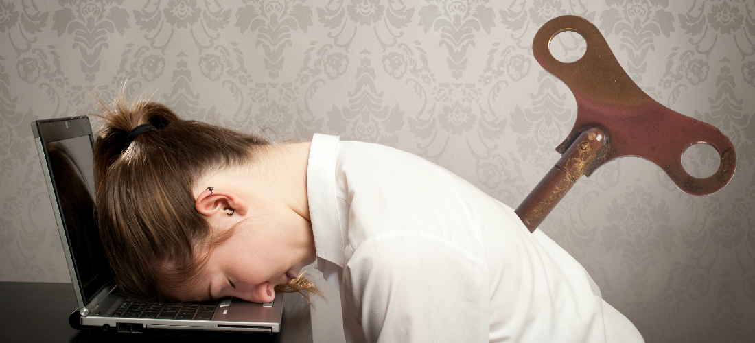 Переутомление и постоянная усталость: основные симптомы и лечение у взрослых