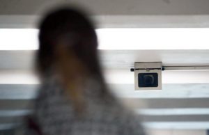 Камеры начнут распознавать преступников по татуировкам и походке