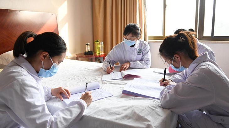 Число погибших от коронавируса в Китае возросло до 2912 человек