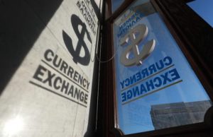 Курс доллара снизился на два рубля