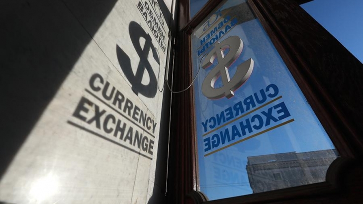 Курс доллара снизился на два рубля