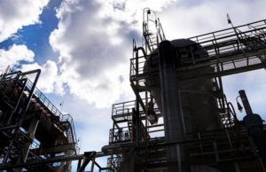 Нефть WTI упала ниже $21 за баррель впервые с 2002 года