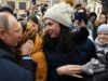 Раскрыто содержание записки от сделавшей предложение Путину девушки