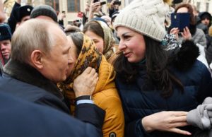 Сделавшая Путину предложение девушка рассказала о себе
