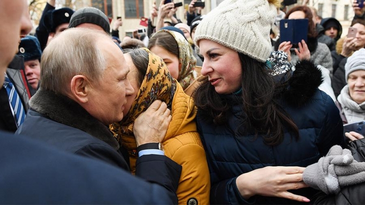 Сделавшая Путину предложение девушка рассказала о себе