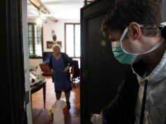 Во Франции продлен режим самоизоляции