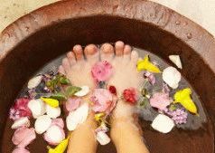 Самые распространённые методы борьбы с натоптышами: от домашнего до медицинского лечения