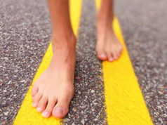 Удаление натоптышей на ноге: эффективные средства