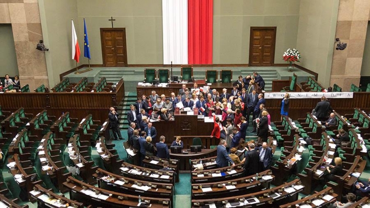 Сейм Польши разрешил провести выборы президента по почте