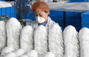 США перекупили у Китая партию предназначавшихся Франции защитных масок