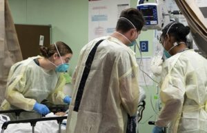 В США начали увольнять врачей за жалобы на нехватку оборудования