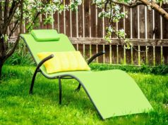 Выбираем удобный шезлонг для отдыха на природе