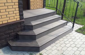 Ступени из ДПК: особенности и преимущества