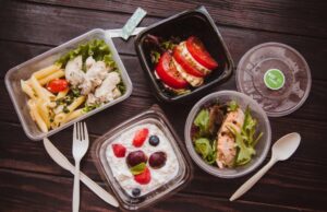 Доставка оригинальных блюд в любое место от Eat Street