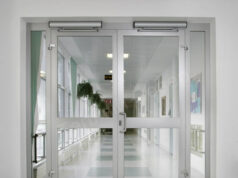 Пластиковые двери: характеристики, преимущества, установка