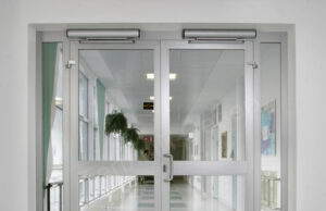 Пластиковые двери: характеристики, преимущества, установка