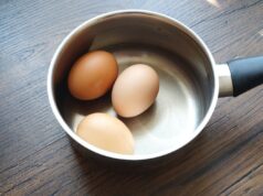 Как и сколько времени стоит варить яйца