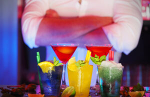 Оригинальные коктейли с ликерами: рецепты для мужчин и женщин