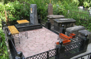 Благоустройство могил: что учесть перед установкой памятника