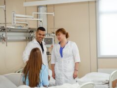 Пластический хирург Александр Тимошенко, хирург-онколог о том, как не ошибиться с выбором своего врача и можно ли назвать пластическую хирургию модной профессией.