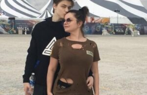 Королева медитировала под новую версию песни «Дельфин и Русалка» в исполнении сына Архипа на японском