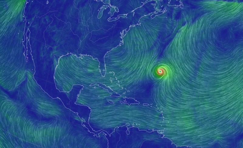 Беспилотный аппарат впервые снял кадры из центра урагана 4-й категории