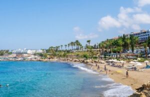 Кипр с 15 декабря вводит обязательную сдачу экспресс-тестов для туристов