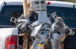 На испытательном полигоне SpaceX заметили нечто вроде костюма Железного человека