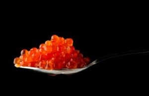 Украина завалена икрой из России. Как устроен рынок контрабанды