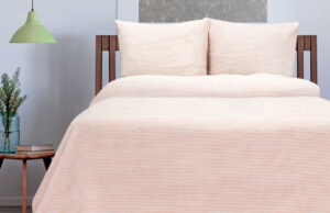 Льняное постельное белье: преимущества и правила ухода