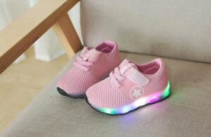 Как подобрать девочке кроссовки