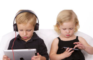 Как обезопасить ребенка от телефонной зависимости