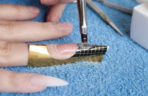 Как выбрать качественные материалы для наращивания ногтей