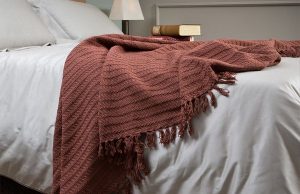 Плед для дома: как выбрать