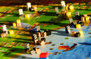 Почему так популярны настольные игры у подростков