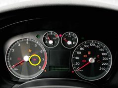 Когда может понадобиться ремонт приборной панели на Вольво