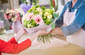 Букеты цветов: выбираем приятный подарок с MakiLove