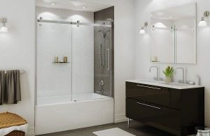 Стеклянные шторки перегородки для ванной