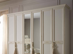 Выбор распашных шкафов с зеркалом