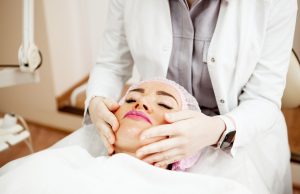 Курсы косметологии: введение в захватывающий мир красоты и ухода за кожей