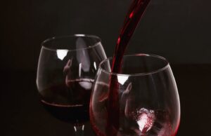 Технология производства и классификация красных вин: от бокала до бутылки
