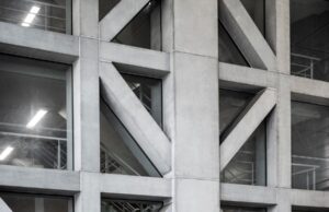 Разнообразие продукции из железобетона для строительства