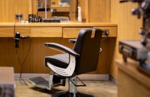 Парикмахерские кресла: комфорт и стиль для вашего салона