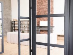 Перегородки из стекла и зеркал: как создать стильный и функциональный интерьер